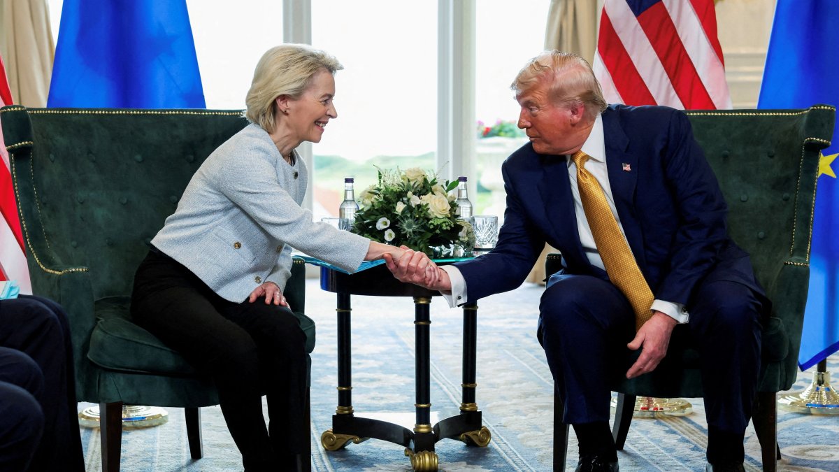 U.S. President Donald Trump shakes hands with European Commission President Ursula von der Leyen, Turnberry, Scotland, Britain, July 27, 2025. (Reuters Photo)
