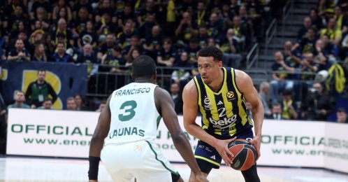 Fenerbahçe's Wade Baldwin (R) in action during the EuroLeague playoff Game 3 match against Zalgiris Kaunas, Kaunas, Lithuania, May 6, 2026. (IHA Photo)