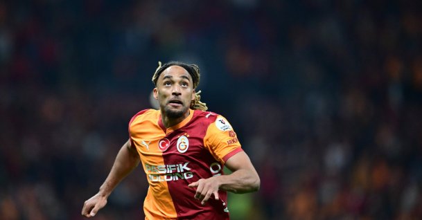 Galatasaray defender Sacha Boey in action during the Süper Lig match against Kocaelispor at RAMS Park, Istanbul, Türkiye, Nov. 9, 2025. (AA Photo)
