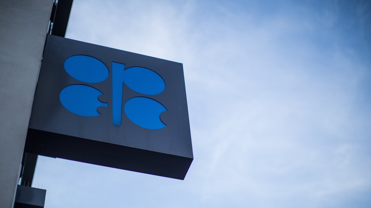 A logo outside the headquarters of the Organization of the Petroleum Exporting Countries (OPEC), Vienna, Austria, Dec. 10, 2016 (EPA Photo)