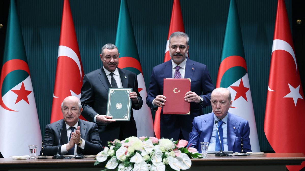 Türkiye, Algeria sign series of co-op deals across multiple areas