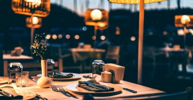 An elegant, romantic dinner setup at twilight. (Getty Images Photo)