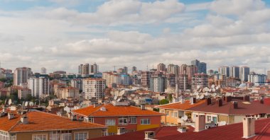 Apartment buildings in a residential district, Istanbul, Türkiye, April 16, 2026. (Shutterstock Photo)