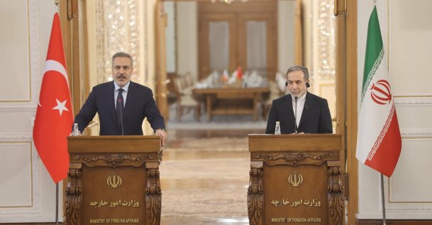 Iranian Foreign Minister Abbas Araghchi and Foreign Minister Hakan Fidan attend a joint press conference, Tehran, Iran, Nov. 30, 2025. (Reuters File Photo)