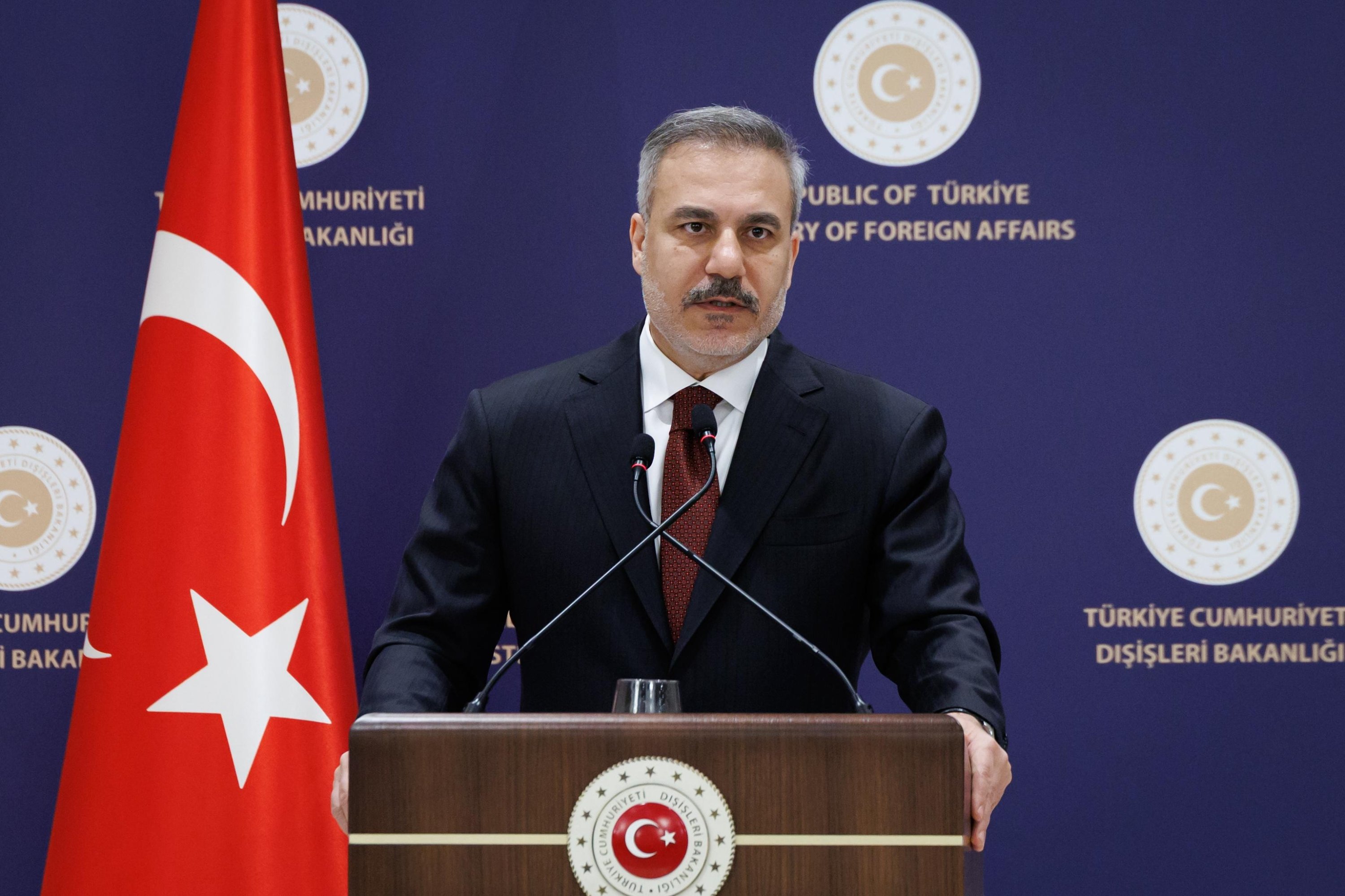 Turkish, Iranian FMs hold phone call amid report of new talks