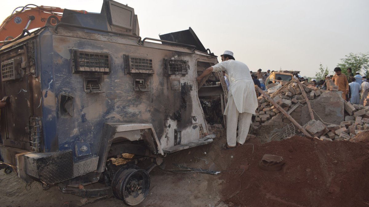 People survey the scene of an overnight car bomb attack at a police post in Bannu, Khyber Pakhtunkhwa province, Pakistan, May 10, 2026. (EPA Photo)