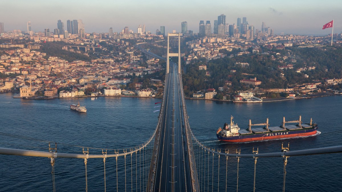A view of Istanbul’s business and financial districts, home to the headquarters of leading banks and companies, is seen from the July 15 Martyrs Bridge, Istanbul, Türkiye, Nov. 2, 2025. (Reuters Photo)