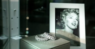 Memorabilia belonging to late model and movie star Marilyn Monroe is displayed alongside a photograph during a preview ahead of an upcoming auction, Los Angeles, U.S., May 8, 2026. (Reuters Photo)