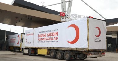 Trucks carrying Turkish Red Crescent (Kızılay) aid supplies, including shelter, hygiene and trauma kits, cross into Iran through the Gürbulak Border Gate, Ağrı, Türkiye, April 13, 2026. (AA Photo)