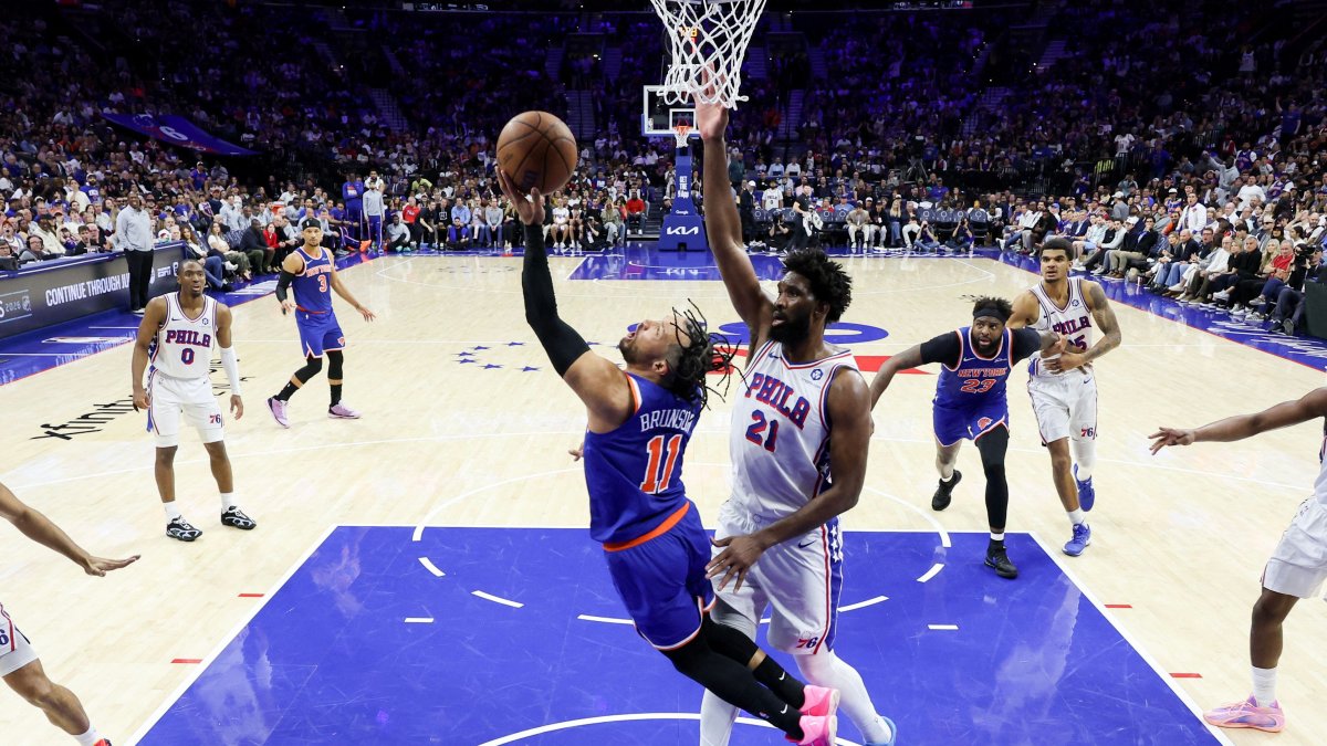New York Knicks' Jalen Brunson (L) shoots against Philadelphia 76ers' Joel Embiid during the second half in Game Four of the Second Round of the NBA Eastern Conference Playoffs at Xfinity Mobile Arena, Philadelphia, U.S., May 10, 2026. (AFP Photo)