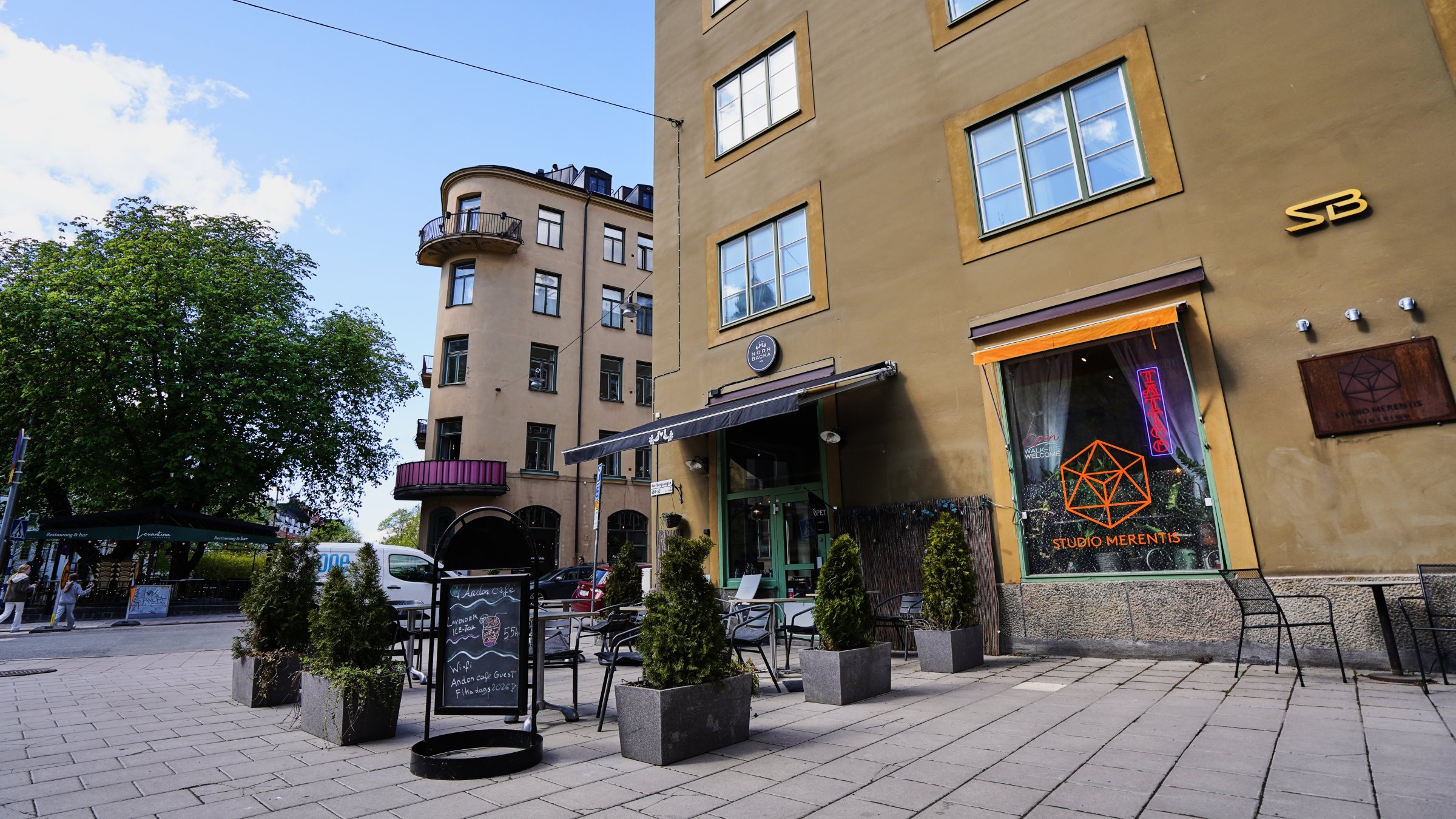 Meet Mona: AI manager running Stockholm coffee shop