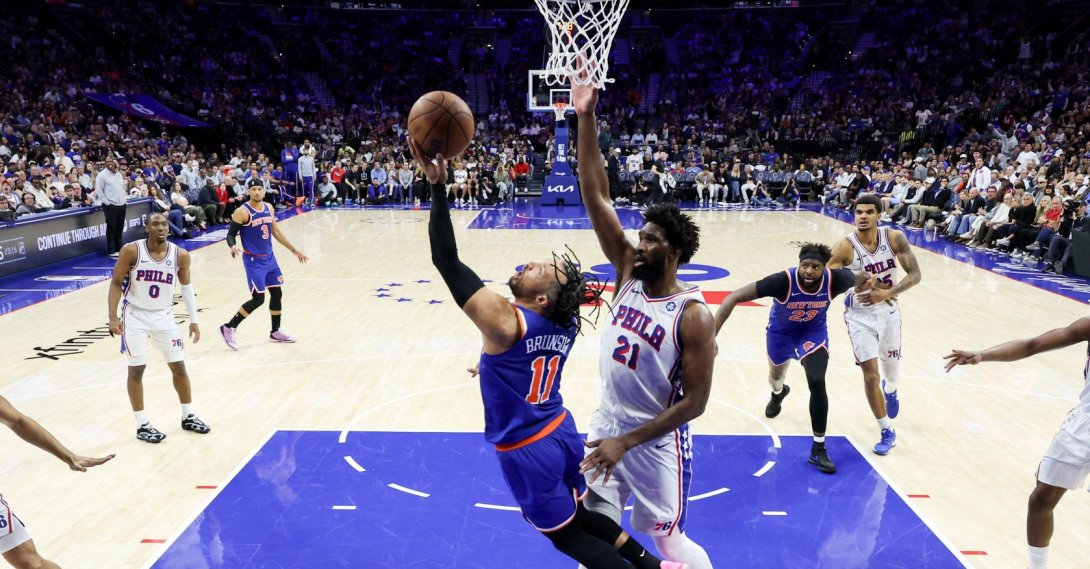 New York Knicks' Jalen Brunson (L) shoots against Philadelphia 76ers' Joel Embiid during the second half in Game Four of the Second Round of the NBA Eastern Conference Playoffs at Xfinity Mobile Arena, Philadelphia, U.S., May 10, 2026. (AFP Photo)