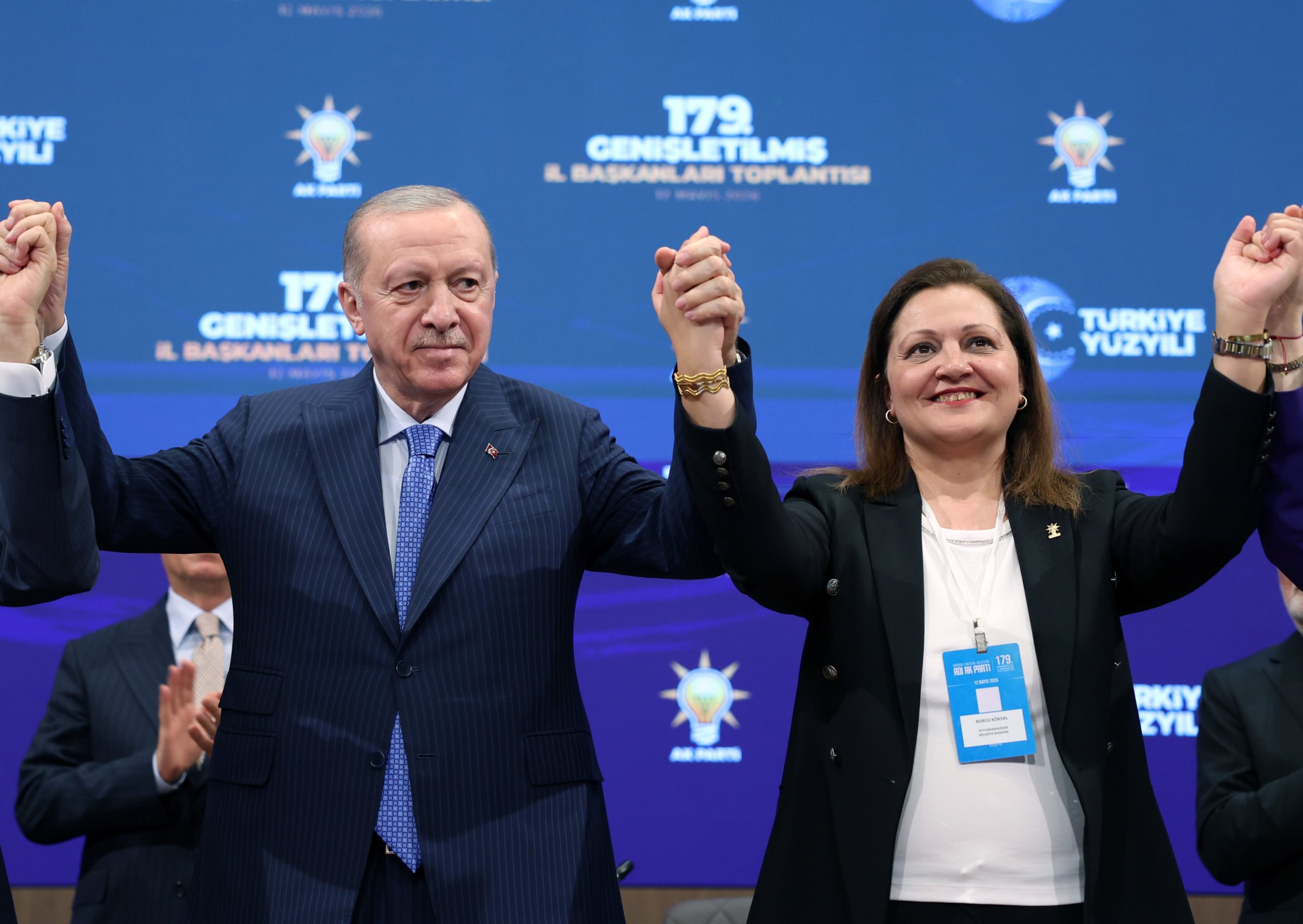 Erdoğan blasts Turkish opposition over defections, diaspora criticism