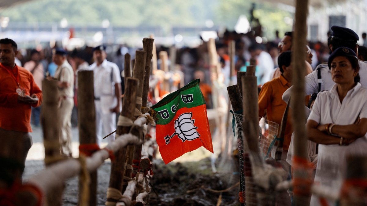 A Bharatiya Janata Party (BJP) flag hangs on fencing as people wait for the swearing-in ceremony of BJP leader Suvendu Adhikari as the West Bengal Chief Minister, Kolkata, India, May 9, 2026. (Reuters Photo)
