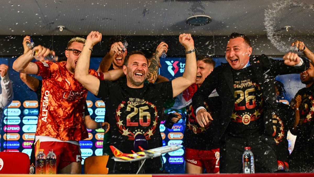 Galatasaray's head coach Okan Buruk (C) celebrates after winning the Turkish Süper lig football match between Galatasaray and Antalyaspor, and the championship, at the RAMS Park stadium, Istanbul, Türkye, May 9, 2026. (AFP Photo)