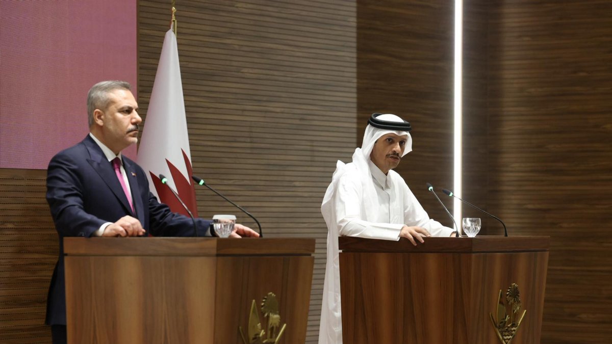 Foreign Minister Hakan Fidan (L) and Qatari Prime Minister and Minister of Foreign Affairs Sheikh Mohammed bin Abdulrahman bin Jassim bin Jaber Al Thani attend a joint news conference, Doha, Qatar, May 12, 2026. (AA Photo)