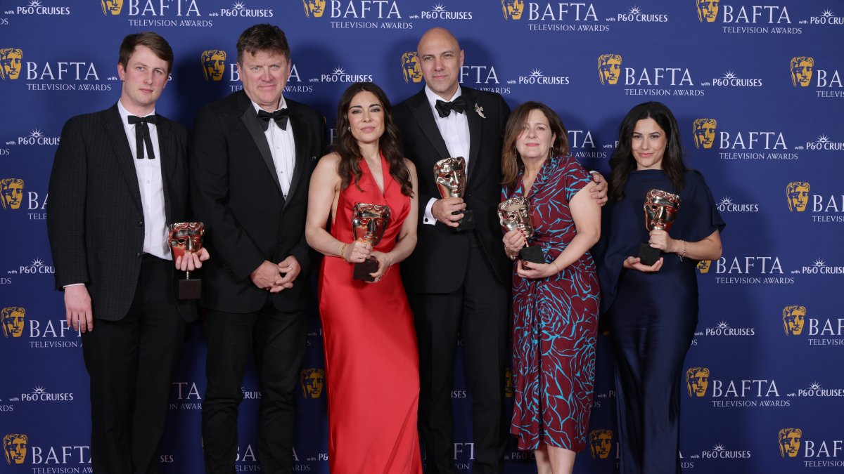(R-L) Menna Hijazi, Melanie Quigley, Karim Shah, Ramita Navai and Ben De Pear pose with the Current Affairs Award for "Gaza: Doctors Under Attack" during the 2026 BAFTA Television Awards with P&amp;O Cruises at The Royal Festival Hall, London, U.K., May 10, 2026. (Getty Images Photo)