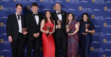 (R-L) Menna Hijazi, Melanie Quigley, Karim Shah, Ramita Navai and Ben De Pear pose with the Current Affairs Award for "Gaza: Doctors Under Attack" during the 2026 BAFTA Television Awards with P&amp;O Cruises at The Royal Festival Hall, London, U.K., May 10, 2026. (Getty Images Photo)
