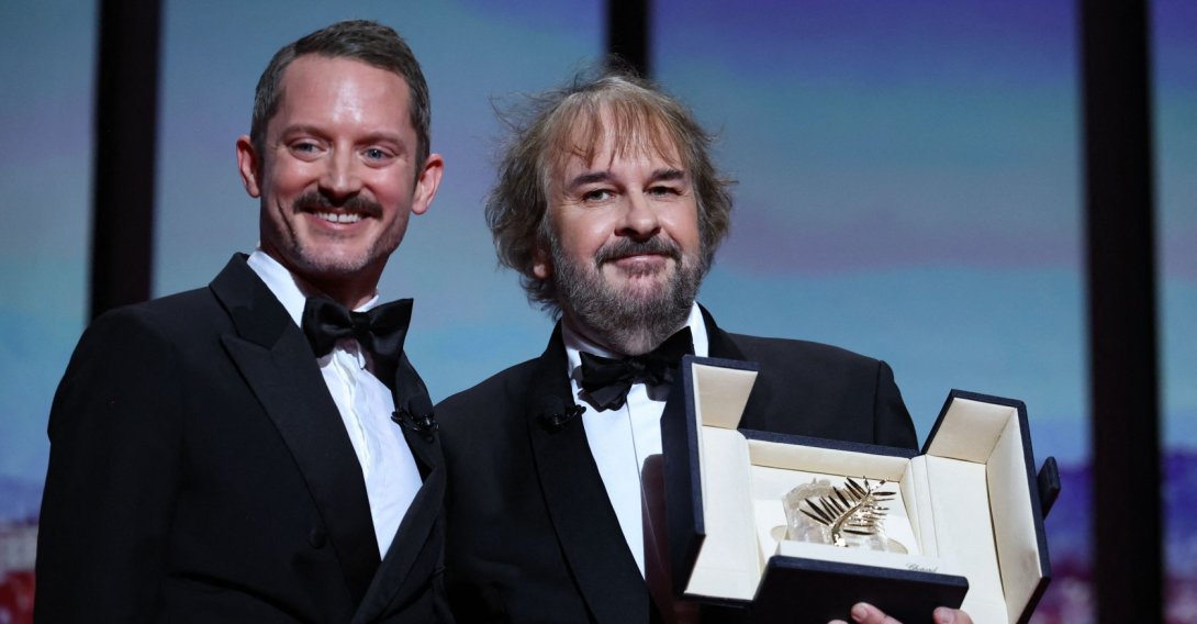 New Zealand director, screenwriter and producer Peter Jackson (R) receives his Honorary Palme d'Or from U.S. actor Elijah Wood during the Opening Ceremony at the 79th edition of the Cannes Film Festival in Cannes, southern France, May 12, 2026. (AFP Photo)