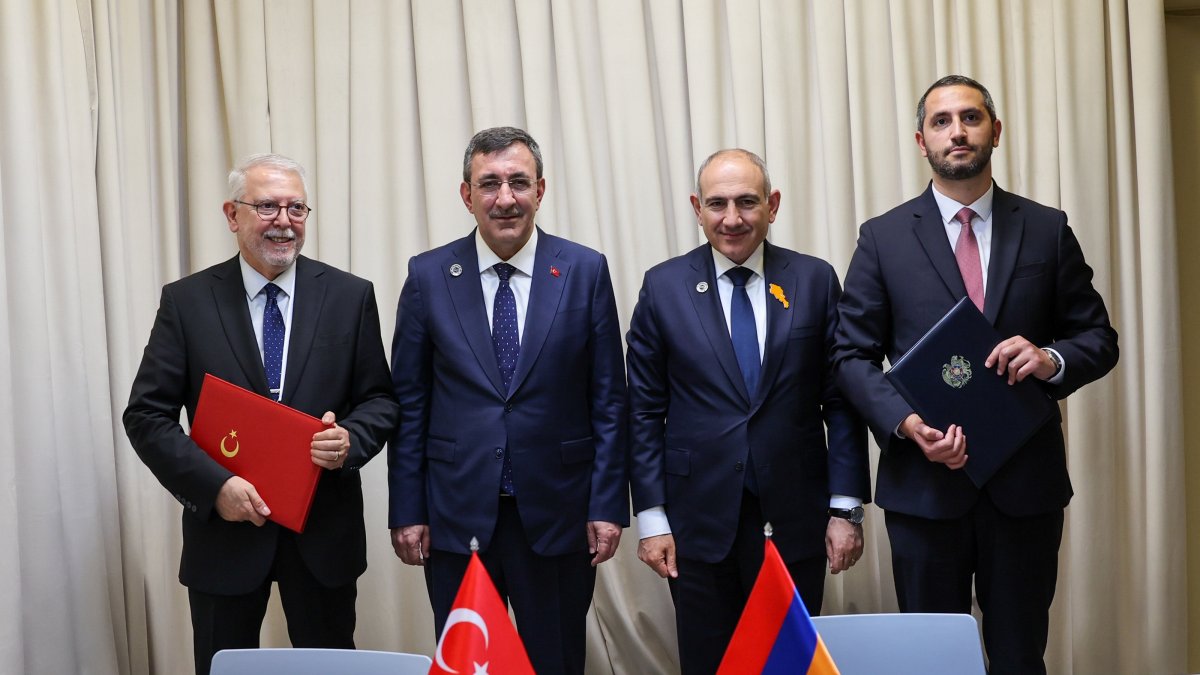 Vice President Cevdet Yılmaz (2L) poses alongside the Armenian Prime Minister Nikol Pashinyan during a visit to Yerevan, Armenia, May 4, 2026. (AA Photo)
