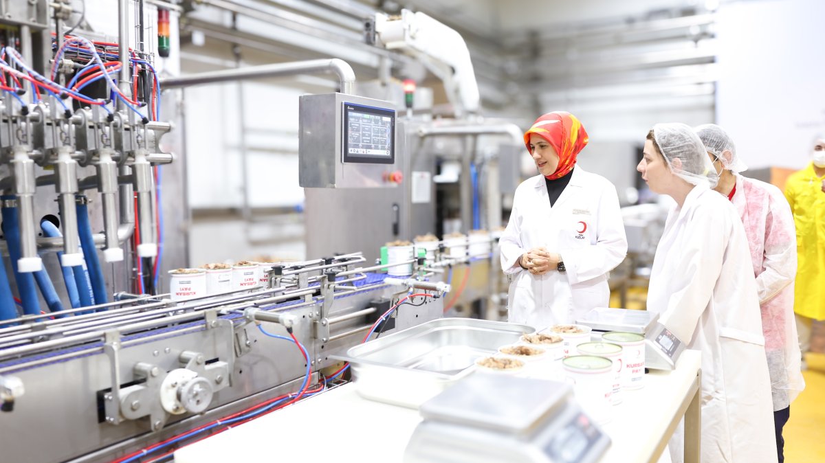 Fatma Meriç Yılmaz, the head of the Turkish Red Crescent (Kızılay), attends a presentation on the canning process of Eid al-Adha meat, Izmir, Türkiye, May 12, 2026. (Courtesy of Kızılay)