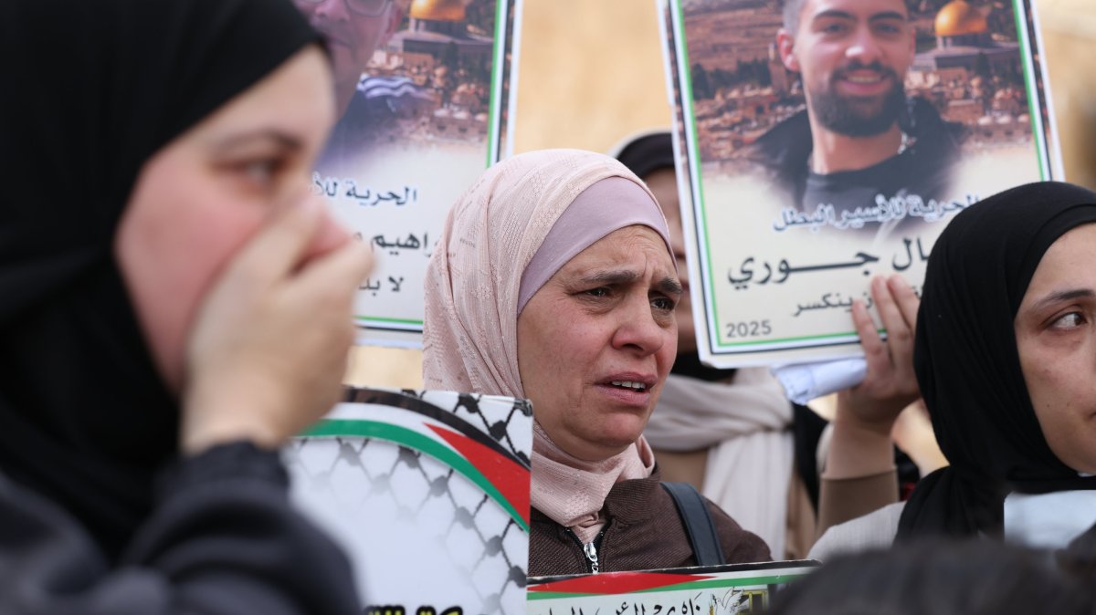 Palestinians attend a protest to demand the release of their relatives jailed in Israeli prisons, on Prisoners' Day in Balata refugee camp near the city of Nablus, in occupied West Bank, April 16, 2026. (EPA Photo)