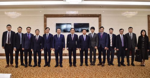 Vietnam&amp;#039;s Foreign Minister Le Hoai Trung poses for a group photo with his delegation upon arrival at the Pyongyang International Airport in Pyongyang, May 12, 2026. (AFP Photo)