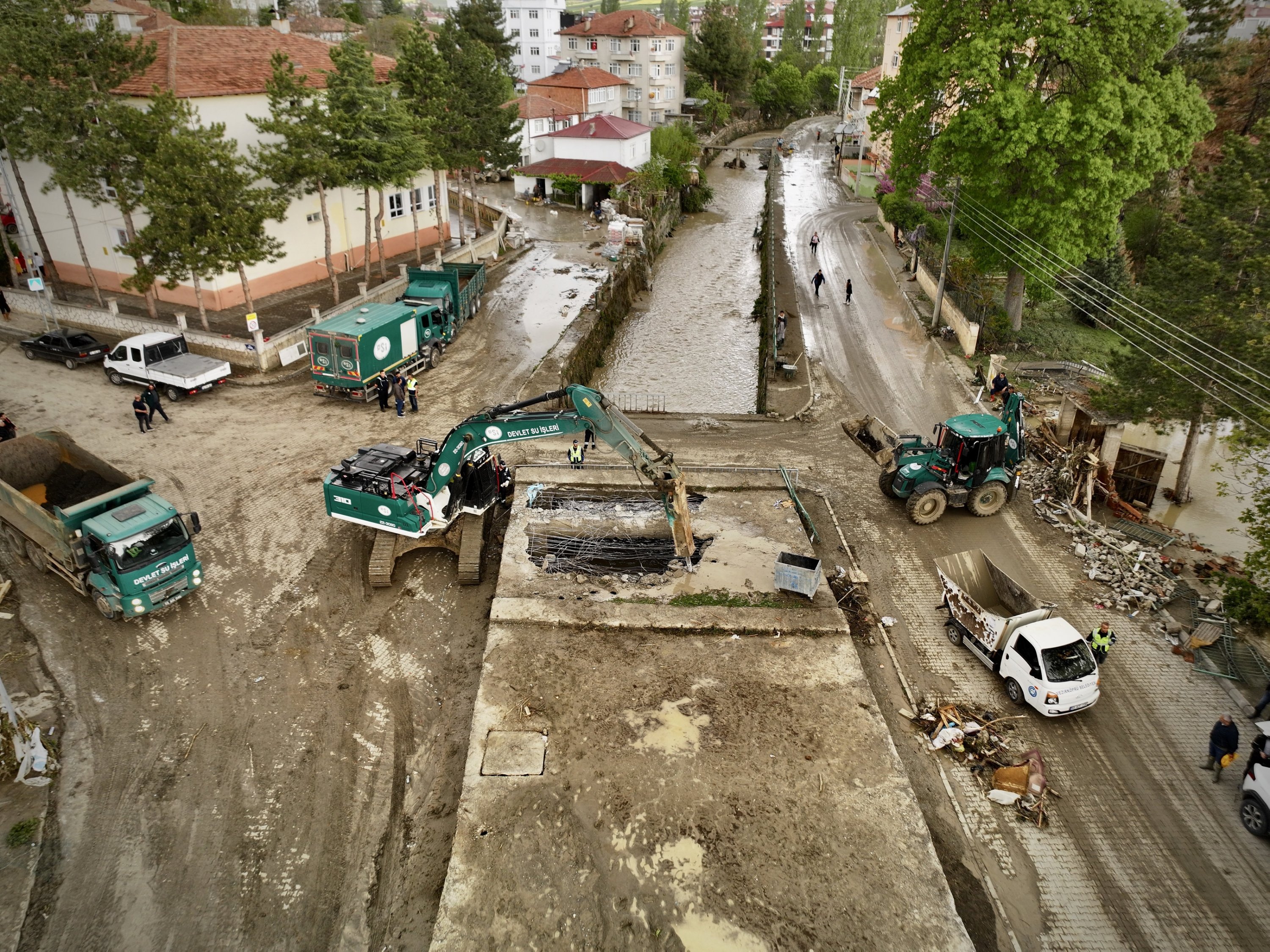 AFAD continues response operations after floods across Türkiye