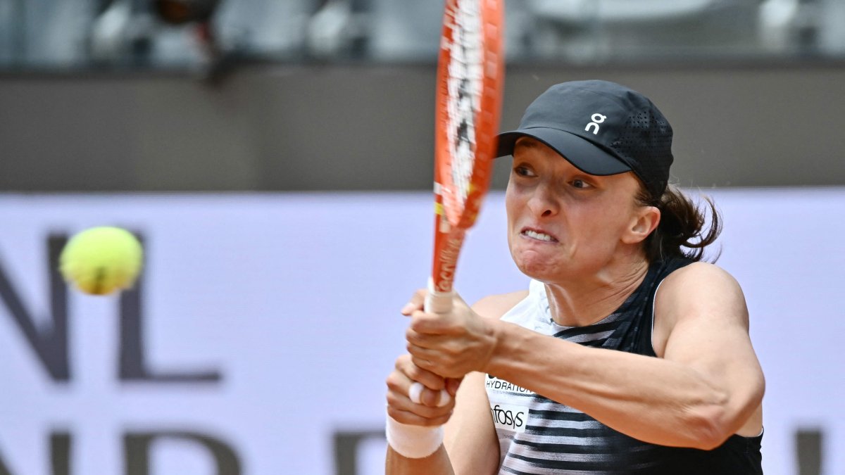 Poland's Iga Swiatek hits a return to USA's Jessica Pegula during the ATP Rome Open tennis tournament at Foro Italico, Rome, Italy, May 13, 2026. (AFP Photo)