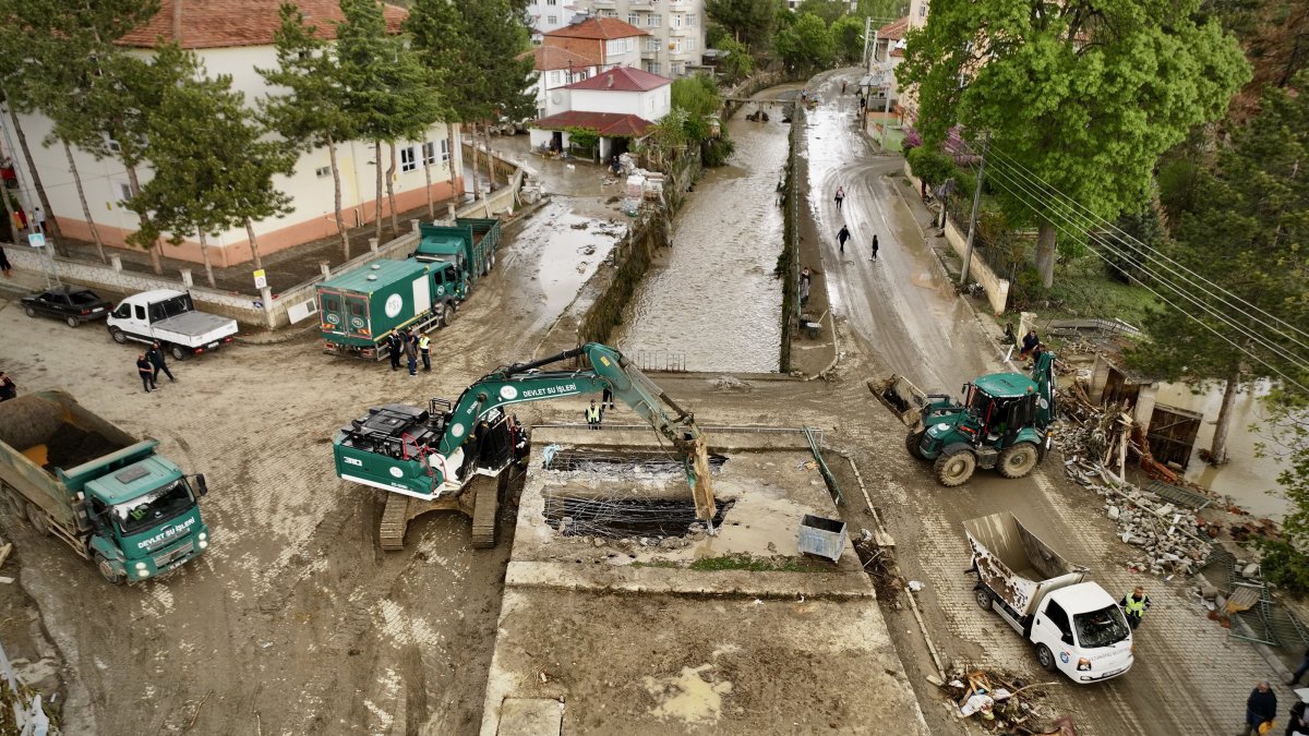 Clean-up operations continue following flooding caused by heavy rainfall in the Havza district, Samsun, Türkiye, May 13, 2026. (AA Photo)