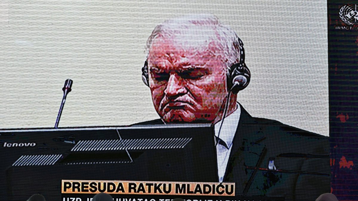 Former Bosnian Serb military chief Ratko Mladic appears on the screen of a live television broadcast from The Hague in the Netherlands, June 8, 2021. (AFP File Photo)