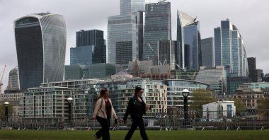 Pedestrians walk thourgh the City of London in London, U.K., April 16, 2026. (EPA Photo)