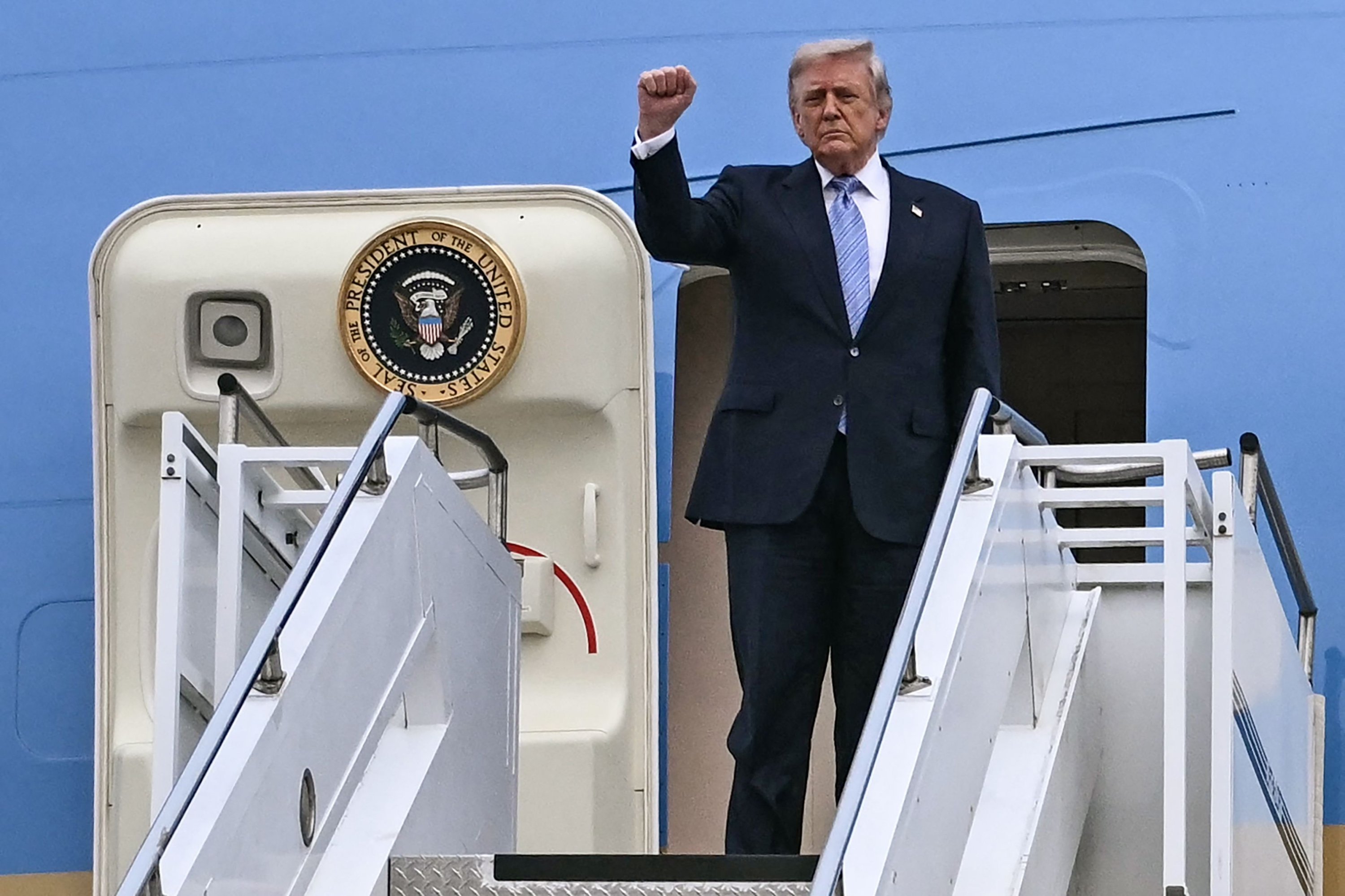 Trump departs China as Xi warns on Taiwan, trade tensions persist