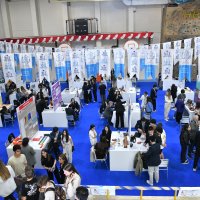 Students present research projects during the Dr. Ibrahim Arıkan MEF Research Projects Competition, Istanbul, Türkiye. (Courtesy of MEF School)