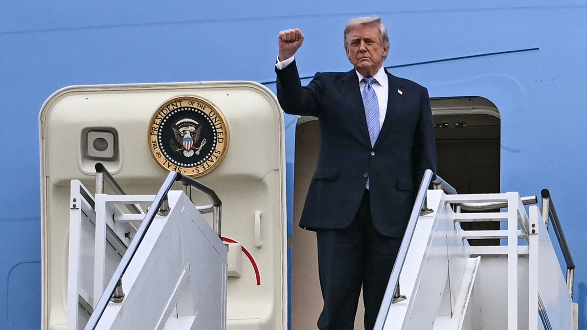 U.S. President Donald Trump boards Air Force One before he departs from Beijing Capital Airport, Beijing, China, May 15, 2026. (AFP Photo)