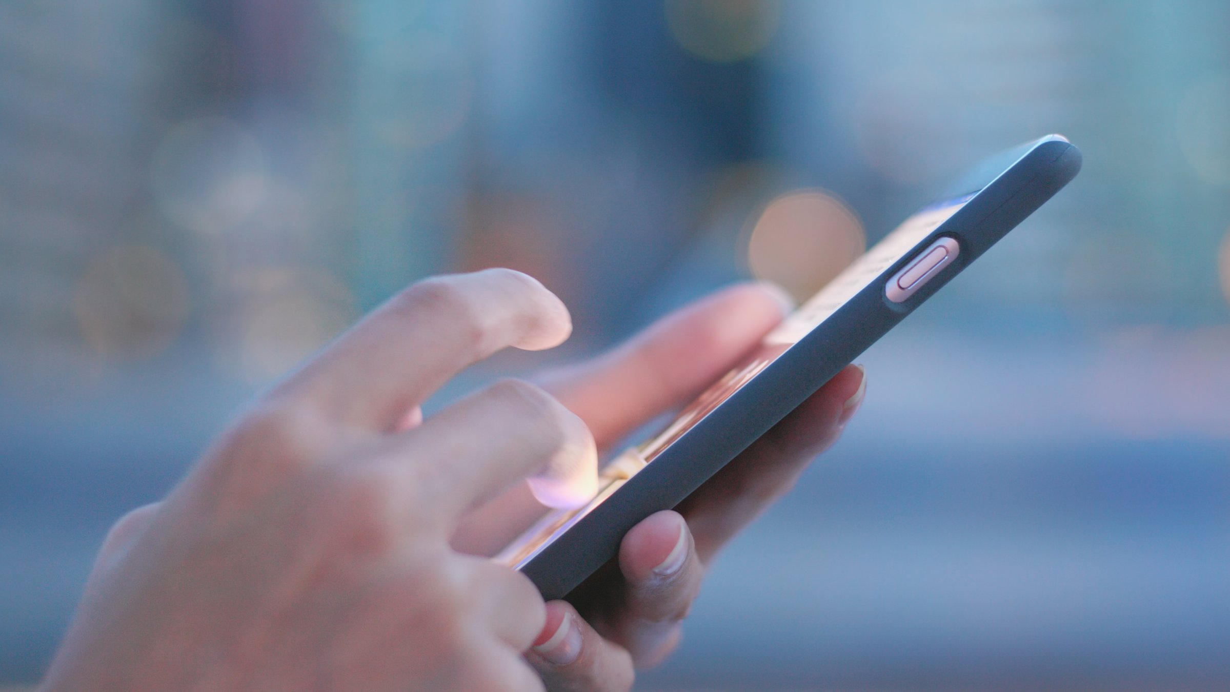 A person uses a mobile phone as experts warn about the effects of excessive short-form video consumption on attention. (Shutterstock Photo)