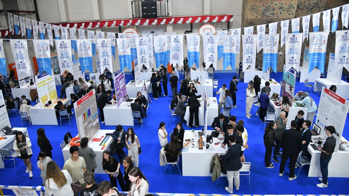 Students present research projects during the Dr. Ibrahim Arıkan MEF Research Projects Competition, Istanbul, Türkiye. (Courtesy of MEF School)