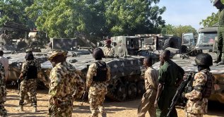 Nigerian soldiers walk past military tanks prepared for deployment during a tour of the Theatre Command Operation Lafiya Dole by Nigeria's Chief of Army Staff at Maimalari Cantonment in Maiduguri, Borno State, Nigeria, Nov. 7, 2025. (Reuters File Photo)