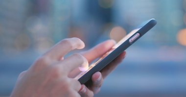 A person uses a mobile phone as experts warn about the effects of excessive short-form video consumption on attention. (Shutterstock Photo)