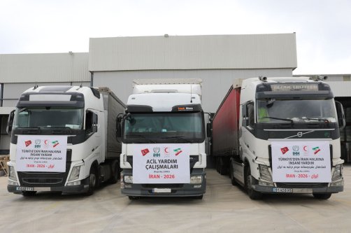 Aid trucks carrying humanitarian supplies depart for Iran, Istanbul, Türkiye, May 13, 2026. (AA Photo)