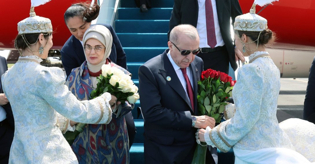 President Recep Tayyip Erdoğan and first lady Emine Erdoğan are welcomed at the Hazret Sultan International Airport in Turkistan, Kazakhstan, May 15, 2026. (AA Photo)