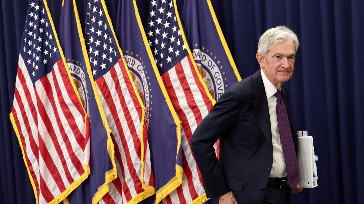 U.S. Federal Reserve Chair Jerome Powell departs following his final press conference following a two-day meeting of the Federal Open Market Committee (FOMC), at the U.S. Federal Reserve in Washington, D.C., U.S., April 29, 2026. (Reuters Photo)