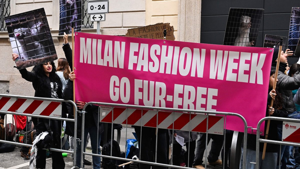 Protestors hold signs reading "Milan Fashion Week go fur-free" ahead of the Giorgio Armani womens's ready-to-wear Fall/Winter 2026 collection fashion show as part of the Milan Fashion Week, Milan, Italy March 1, 2026. (AFP Photo)