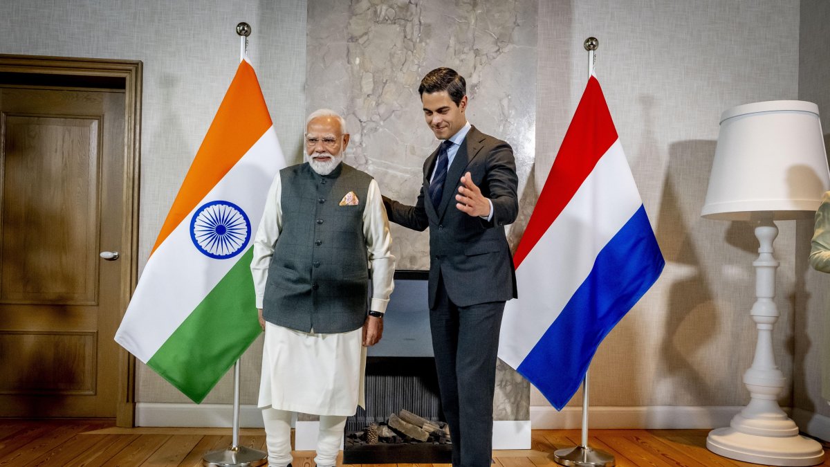 Dutch Prime Minister Rob Jetten (R) receives Indian Prime Minister Narendra Modi (L) at his official residence, the Catshuis, in The Hague, the Netherlands, May 16, 2026. (EPA Photo)