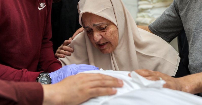 An elderly woman bids farewell to a loved one killed in overnight Israeli bombardment, at al-Shifa Hospital in Gaza City, Palestine, May 17, 2026. (AFP Photo)