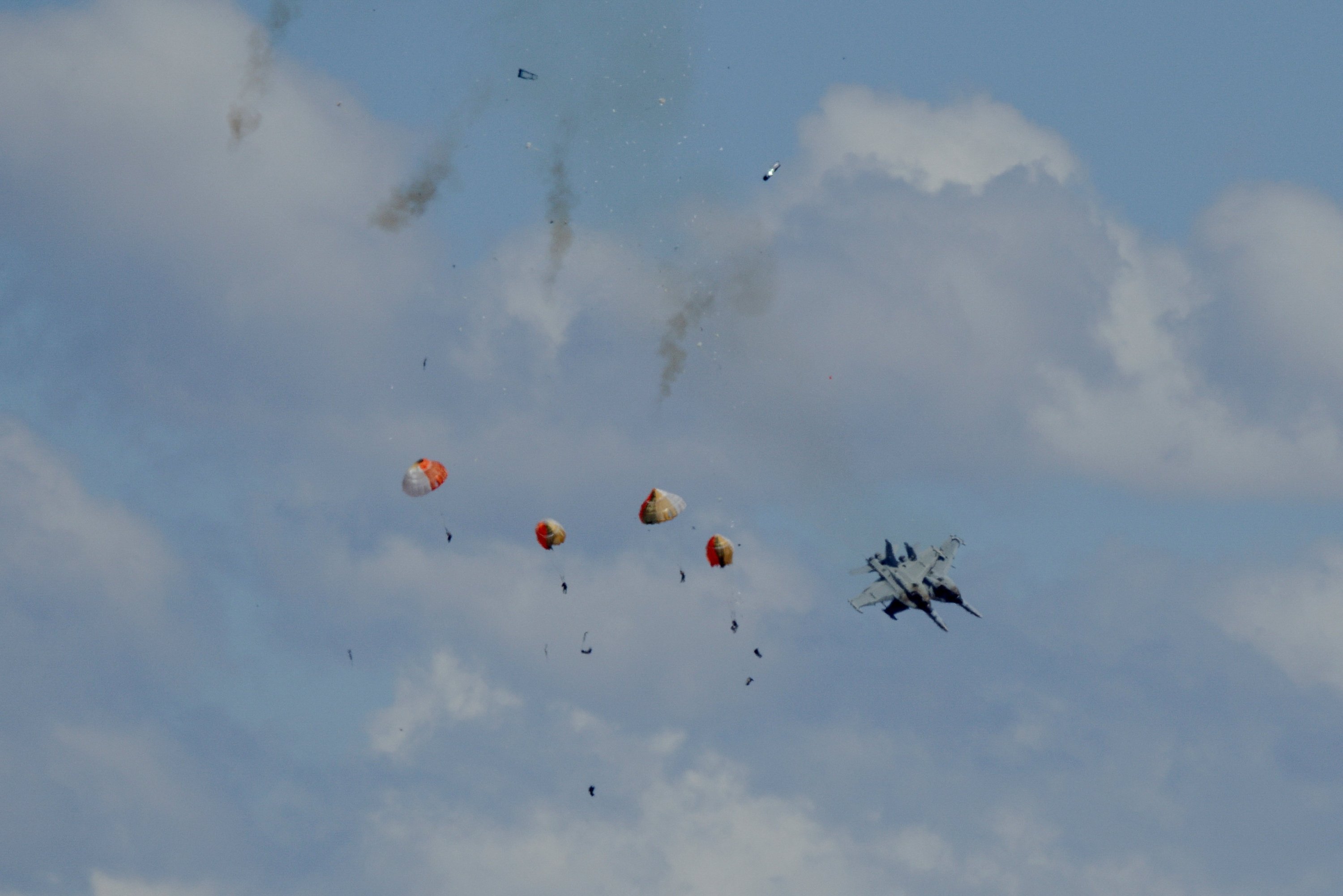 4 crew members survive after US Navy jets collide during Idaho air show