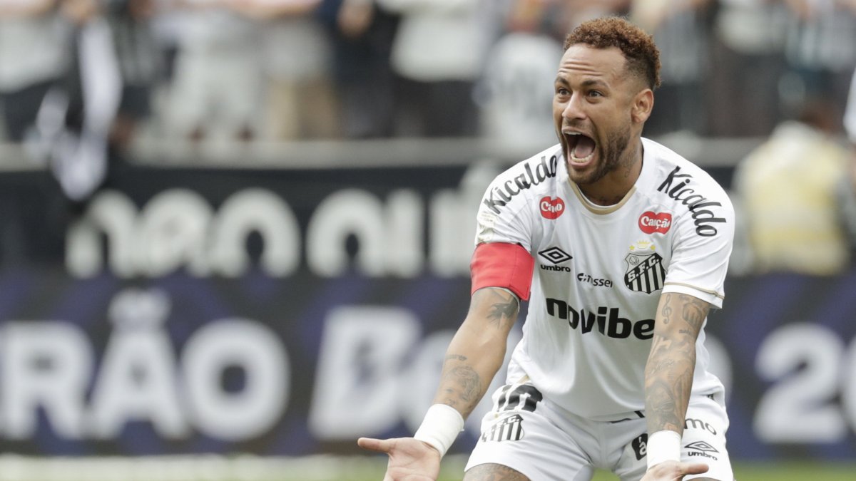 Santos' Neymar reacts during a Brazilian league match between Santos and Coritiba, Sao Paulo, Brazil, May 17, 2026. (EPA Photo)