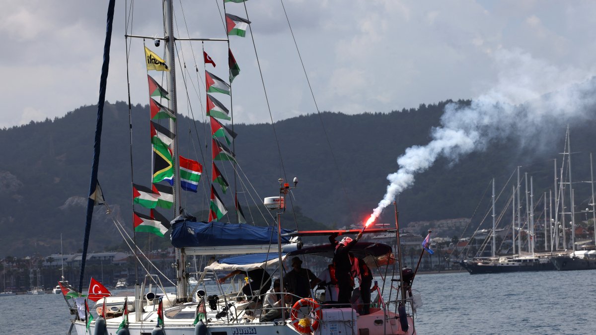 Activists from the Global Sumud Flotilla, which aims to reach Gaza and break Israel’s naval blockade, light flares as they depart by boat , Marmaris, Türkiye, May 14, 2026. (Reuters Photo)