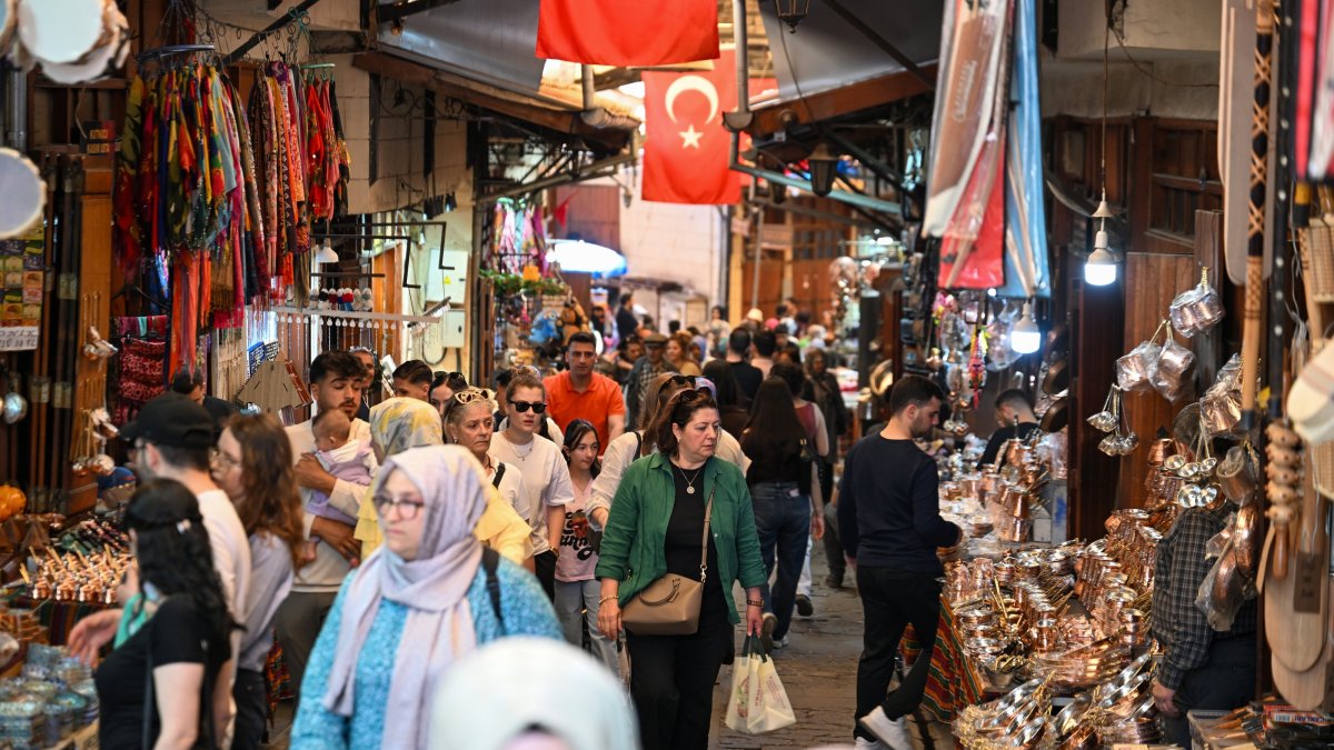 Consumer confidence in Türkiye rises to 14-month high in May