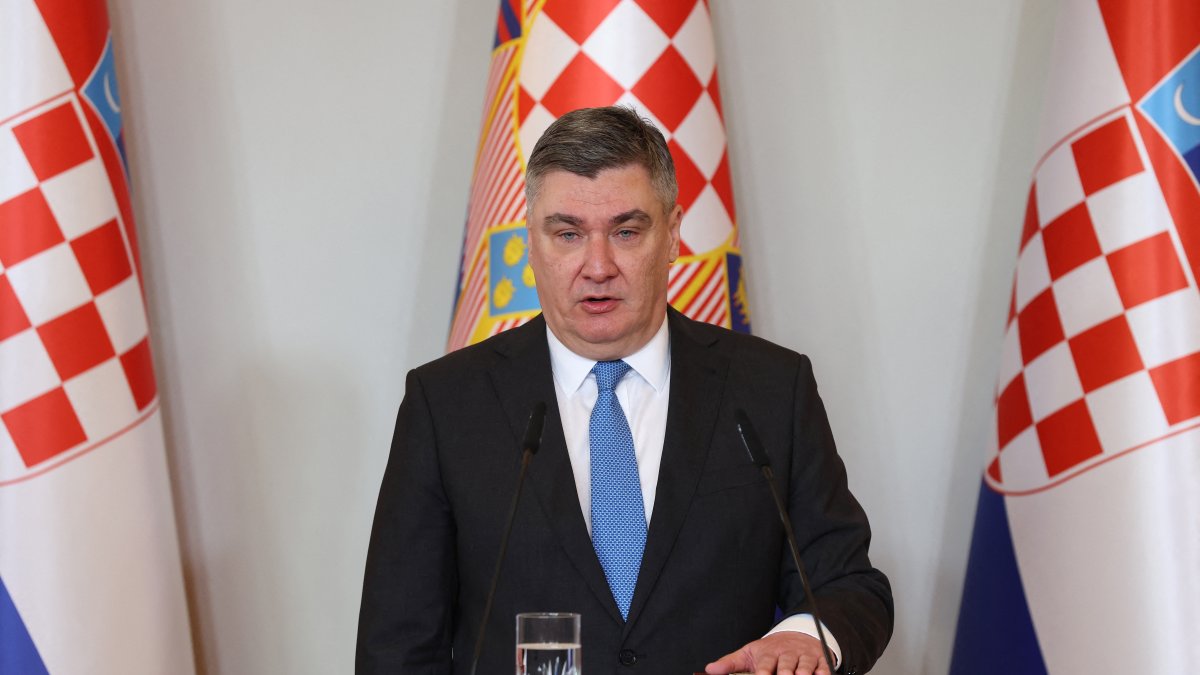 Croatian President Zoran Milanovic takes the oath during his inauguration ceremony in the presidential office in Zagreb, Feb. 18, 2025. (AFP File Photo)